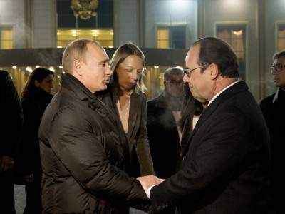 بوتين عقب لقاء هولاند: يجب أن تسلمنا باريس حاملتي الطائرات أو رد الأموال