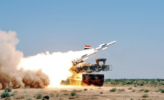 الدفاعات الجوية السورية تتصدى لأهداف معادية جنوب تدمر مصدرها منطقة التنف الدفاعات الجوية السورية تتصدى لأهداف معادية جنوب تدمر مصدرها منطقة التنف