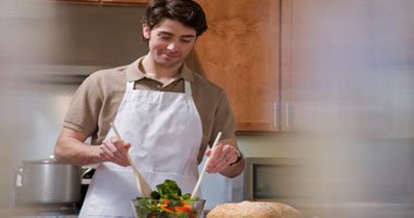 دراسة بريطانية: الأزواج الأثرياء لا يساعدون زوجاتهم فى أعمال المنزل