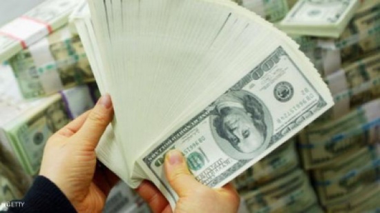 مسنة أميركية تخفي آلاف الدولارات بملابسها مسنة أميركية تخفي آلاف الدولارات بملابسها