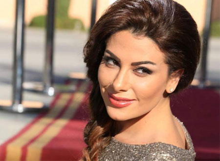 بالفيديو.. خناقة بين منى زكي وصبا مبارك في غرفة خلع الملابس بالفيديو.. خناقة بين منى زكي وصبا مبارك في غرفة خلع الملابس
