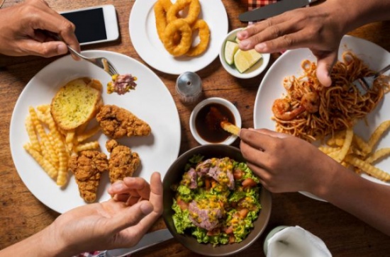 هذه الأطعمة تزيد من آلام المفاصل.. تجنبها