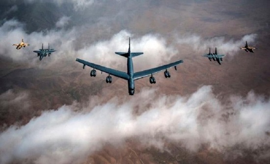 في 3 مدن أفغانية.. قصف أميركي لمواقع طالبان بقاذفات B52 في 3 مدن أفغانية.. قصف أميركي لمواقع طالبان بقاذفات B52
