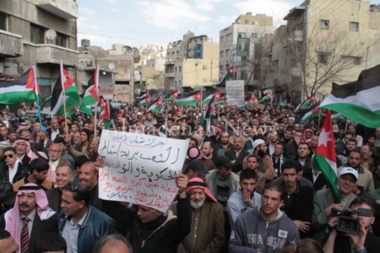 بالصور : المئات يشاركون بمسيرة ضد مشروع كيري في وسط البلد في العاصمة عمان