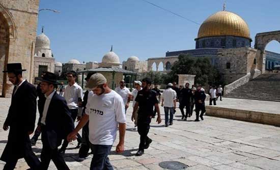 اعتقالات ومداهمات بالضفة واقتحام للأقصى .. بالفيديو اعتقالات ومداهمات بالضفة واقتحام للأقصى .. بالفيديو