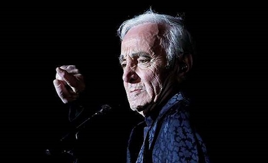 وفاة شارل أزنافور.. آخر عمالقة الغناء الفرنسي