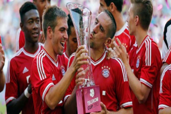 بايرن ميونيخ يتوج بكأس تيليكوم بايرن ميونيخ يتوج بكأس تيليكوم