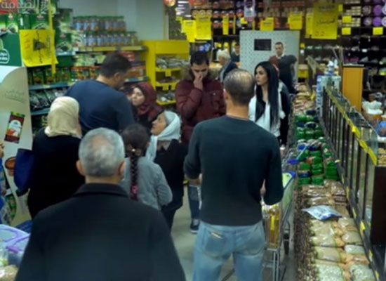 "فتاة تهين حماتها العجوز"..شاهد نخوة الاردنيين