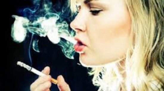 الأم تنقل سلبيات التدخين إلى أحفادها الأم تنقل سلبيات التدخين إلى أحفادها