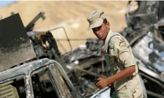 جندي بالعريش يستغيث من عدم تأمين الكمائن.. وشقيقه: الجيش يضحي بالعساكر