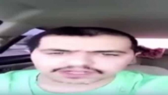 فيديو طريف لشاب يعبّر عن استيائه بعد القبض على حلاق قبل أن يكمل له حلاقة شعره