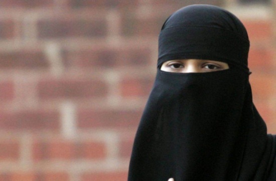 سعودية أم لثلاثة أطفال تطلب الطلاق من زوجها لسبب صادم! سعودية أم لثلاثة أطفال تطلب الطلاق من زوجها لسبب صادم!
