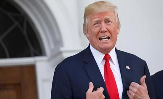 ترمب يلغي مجلسين استشاريين بعد استقالات الأعضاء