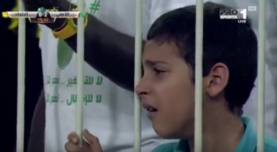 شاهد.. طفل اتحادي يبكي بعد تلقي فريقه هدف