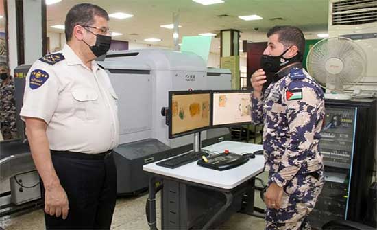 القضاة يتفقد مركز جمرك جسر الملك حسين القضاة يتفقد مركز جمرك جسر الملك حسين