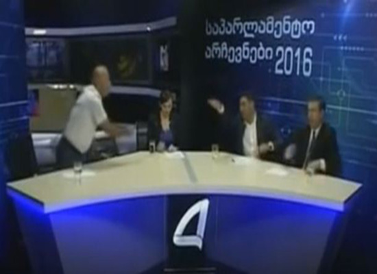 بالفيديو: عراك على الهواء !