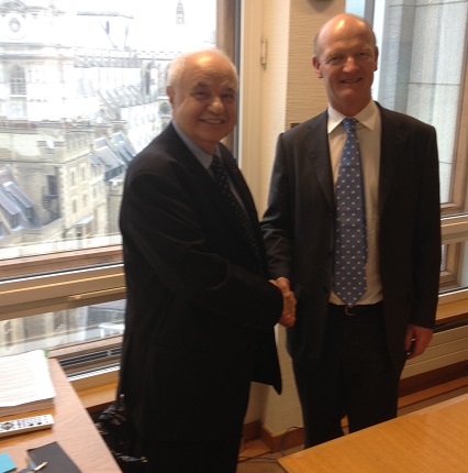 د. أبوغزاله ووزير الجامعات البريطاني يبحثان مستقبل التعليم الرقمي