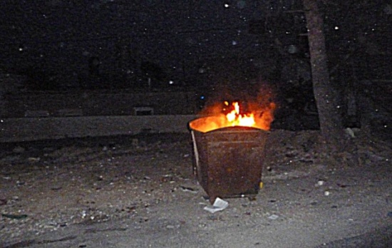 طلاب يفتعلون اعمال شغب في وادي موسى احتجاجاً على المناهج