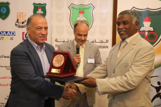 خبراء يوصون بضرورة تعزيز دور الأكاديميين والباحثين في القطاع الرياضي