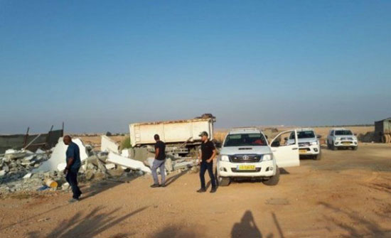 الاحتلال يهدم منزلا في الزرنوق بالنقب الفلسطيني الاحتلال يهدم منزلا في الزرنوق بالنقب الفلسطيني