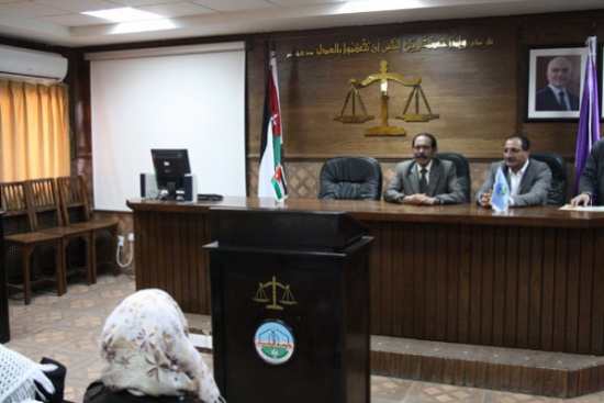 تخريج دورة لطلبة كلية الحقوق في جامعة الزرقاء