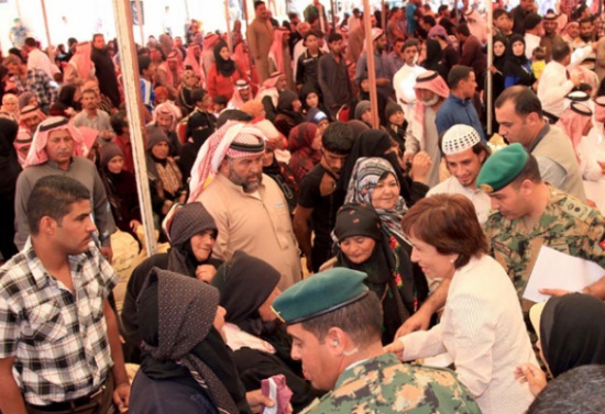 حملة البر توزيع طرود الخير في الباديتين الشمالية الشرقية والشمالية الغربية حملة البر توزيع طرود الخير في الباديتين الشمالية الشرقية والشمالية الغربية