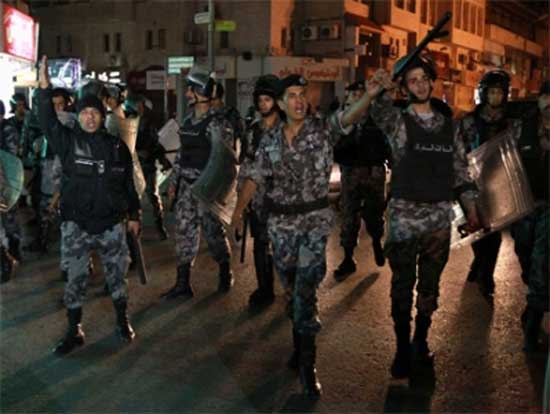 مشاجرة واسعة في إربد والأمن يتدخل مشاجرة واسعة في إربد والأمن يتدخل