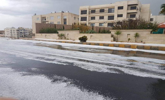 صور : البرد يكسو الشوارع جنوب عمان صور : البرد يكسو الشوارع جنوب عمان
