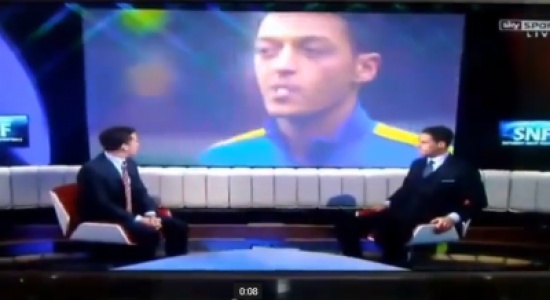 أوزيل يبهر جماهير أرسنال بمهارة "العلكة"