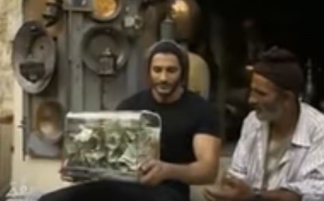 شاهد.. ساحر سعودي يحول فقيراً مصرياً إلى ثري