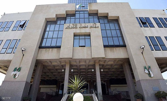 قضاة الجزائر يرفضون "اتهامات الأوامر".. وتمسك بالاستقلالية قضاة الجزائر يرفضون "اتهامات الأوامر".. وتمسك بالاستقلالية
