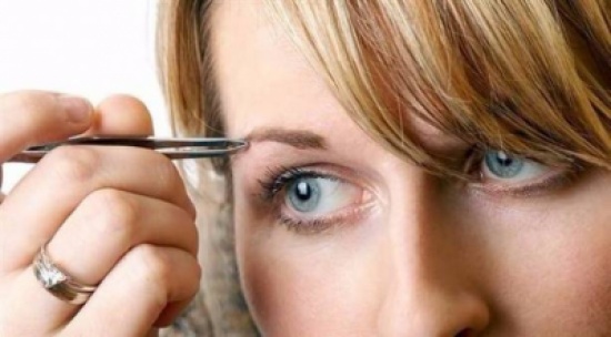 8 أسباب لتساقط شعر الحاجبين عليك معرفتها 8 أسباب لتساقط شعر الحاجبين عليك معرفتها