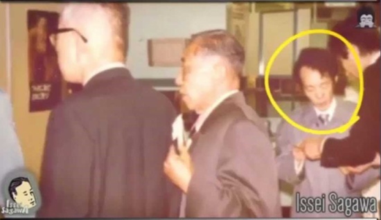 فيديو صادم.. قتل واكل زميلته ليصبح شخصا جذابا! فيديو صادم.. قتل واكل زميلته ليصبح شخصا جذابا!
