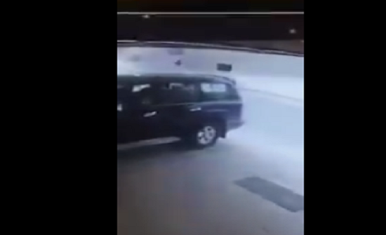 بالفيديو: لحظة سرقة سيارة من أمام منزل صاحبها في 30 ثانية