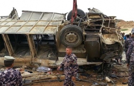 طريق الشونة - عمان يحصد ارواح سيدتين بحادث مروع طريق الشونة - عمان يحصد ارواح سيدتين بحادث مروع