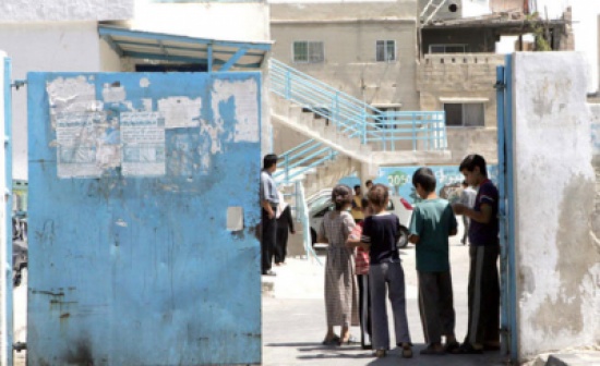 وكالة الغوث تنفي وجود " اعتبارات سياسية " وراء تراجع دعمها وكالة الغوث تنفي وجود " اعتبارات سياسية " وراء تراجع دعمها