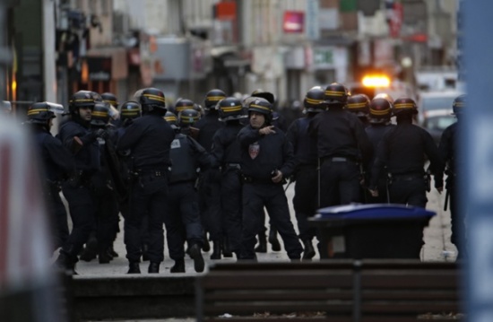 فرنسا.. إضرام النار في 945 سيارة خلال احتفالات رأس السنة