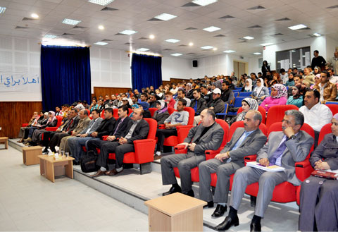 رئيس جـامعة جــدارا يلتقي الطلبـة الجـدد رئيس جـامعة جــدارا يلتقي الطلبـة الجـدد