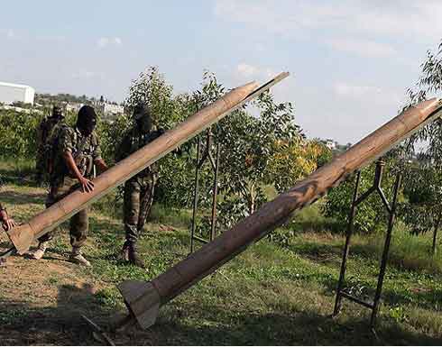 إصابة جنديين شقيقين وستة مستوطنين بصاروخ