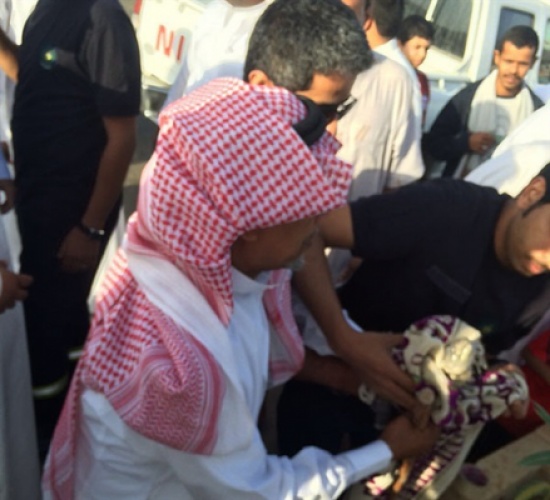 بالفيديو والصور.. لحظة الإمساك بتمساح في أحد شوارع السعودية بالفيديو والصور.. لحظة الإمساك بتمساح في أحد شوارع السعودية