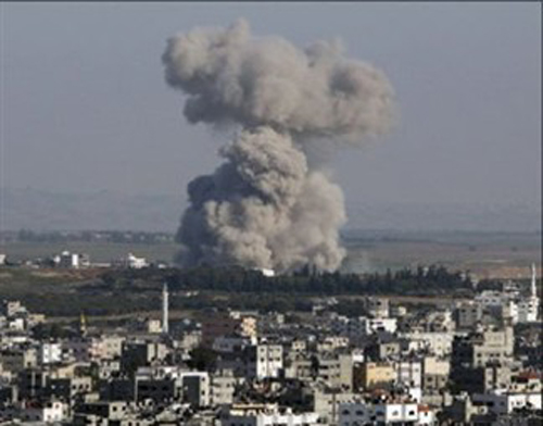 طيران التحالف يقصف معسكر قوات الأمن الخاصة في تعز