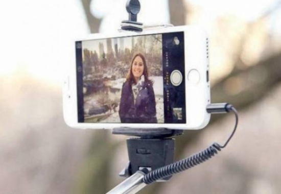 لهذه الأسباب لن تلتقط النساء "السيلفي" بعد اليوم!