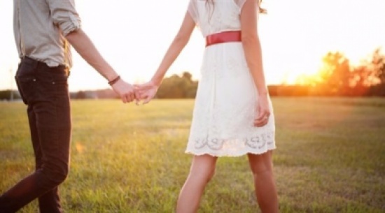 6 وسائل لتساعد شريك حياتك على بناء ثقته بنفسه 6 وسائل لتساعد شريك حياتك على بناء ثقته بنفسه