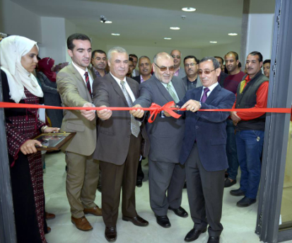 العبادي يفتتح معرضاً للفن التشكيلي في الطفيلة التقنية العبادي يفتتح معرضاً للفن التشكيلي في الطفيلة التقنية