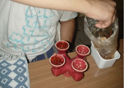 اغلاق مصنع للمعسل ومركز لفحص العيون