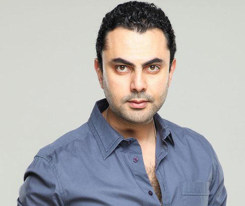 محمد كريم من تقديم البرامج الى الغناء محمد كريم من تقديم البرامج الى الغناء