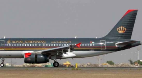 الملكية تستبدل وجبات الطعام لمسافريها بأخرى خفيفة وتعد بتحسينها