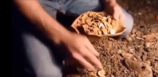 أروع لحظات اكتشاف الذهب .. 'يرزق من يشاء'