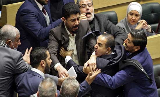 إدراج مشاجرة "النواب" على جدول أعمال جلسة الاثنين إدراج مشاجرة "النواب" على جدول أعمال جلسة الاثنين