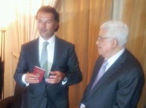 محمود عباس يمنح راغب علامة الجنسية الفلسطينية الدبلوماسية محمود عباس يمنح راغب علامة الجنسية الفلسطينية الدبلوماسية